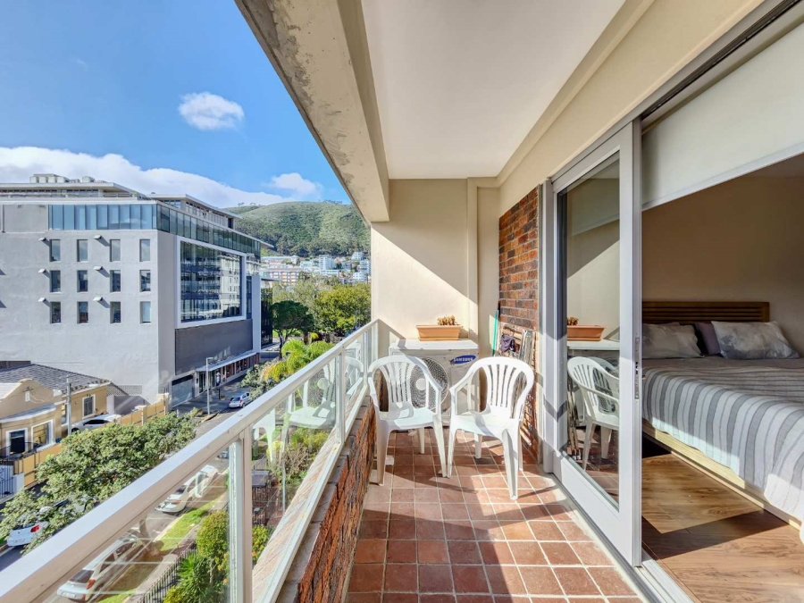 To Let 2 Bedroom Property for Rent in Sea Point Western Cape